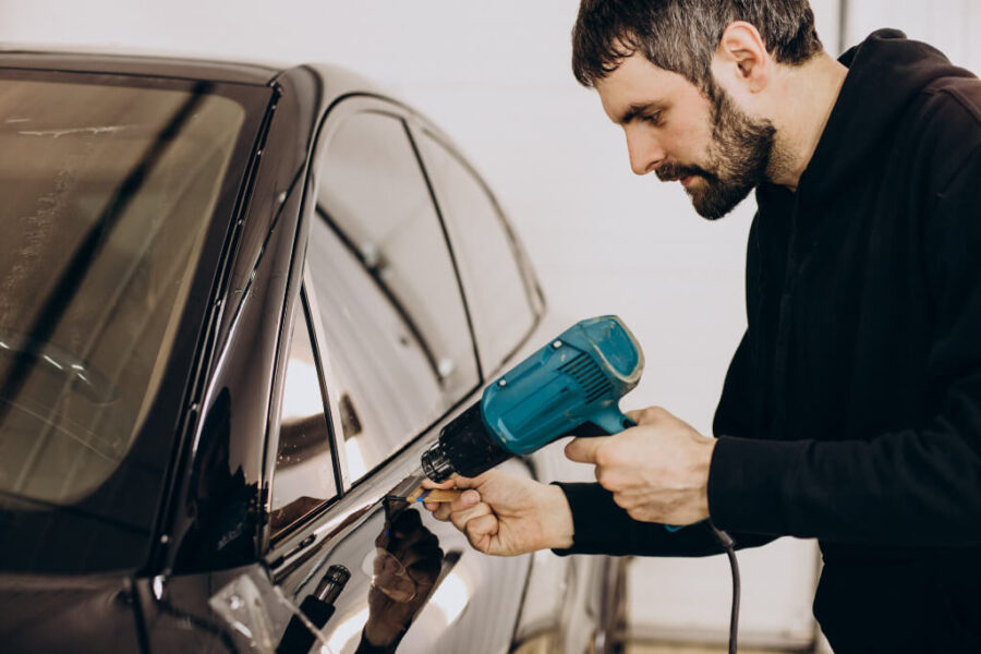 ¿Cómo es el proceso de tintar los cristales del coche?