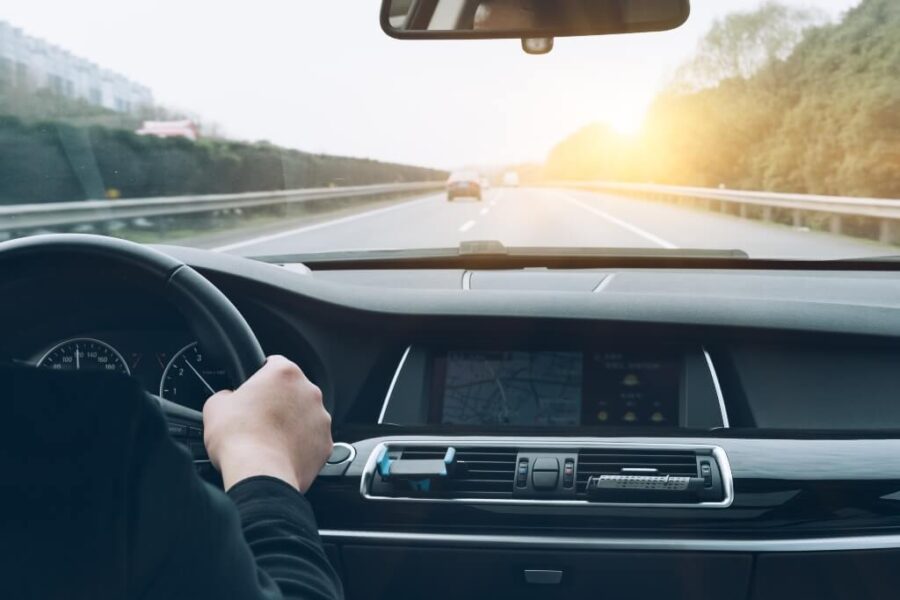 ¿Reparar o cambiar la luna del coche?