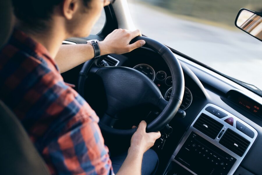 What is the procedure to repair the glass of a car?