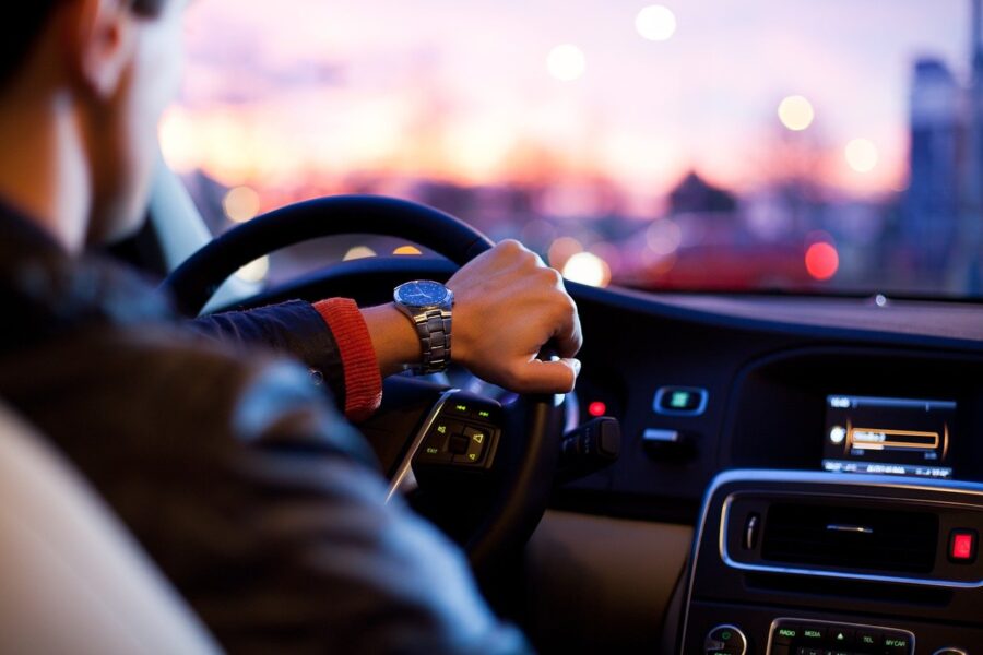 ¿Cuándo es necesario reparar o sustituir las lunas del coche?
