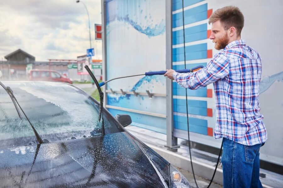 ¿Cómo cuidar las lunas de coche en verano?